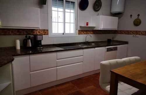 Valencina de la Concepcion House | Chalet de Lujo con Piscina Privada y Terraza Ideal para Familias y Grupos en Se