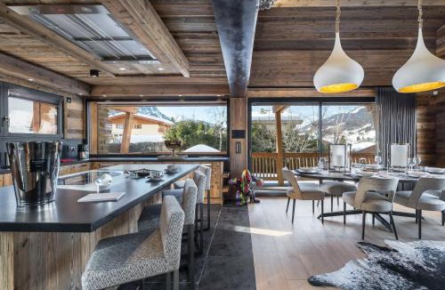Megeve Ski Chalet | Chalet de luxe avec jacuzzi, salle cinéma et piscine au centre de Megève - FR-1-569-10