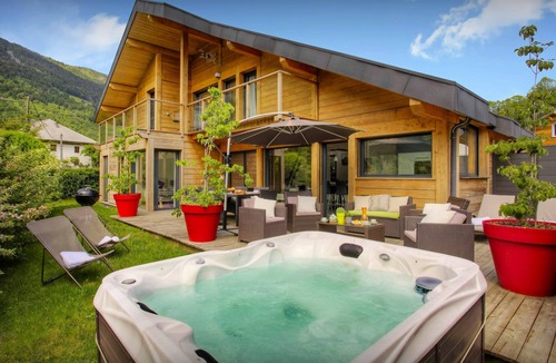 Thones Ski Chalet | Chalet de Rollon - mountain home for 9, hot tub & office - OVO Network