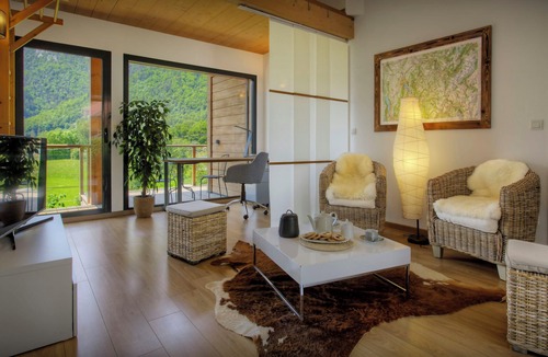 Thones Ski Chalet | Chalet de Rollon - mountain home for 9, hot tub & office - OVO Network