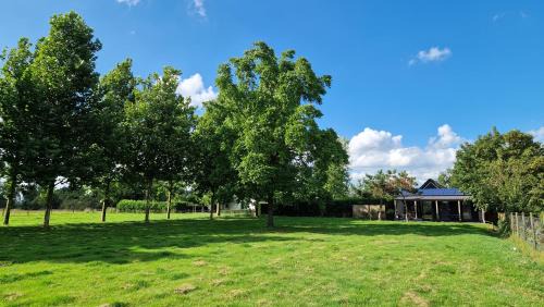 Leur Ski Chalet | Chalet de Scherpenweide, compleet landelijk gelegen huisje met optie jacuzzi