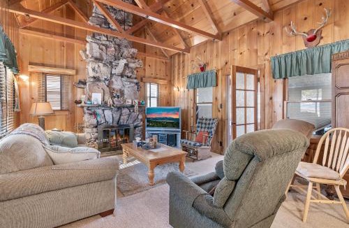 Big Bear Lake Ski Chalet | Chalet Des Ours -Comfortable and spacious home with WIFI! Close to everything!
