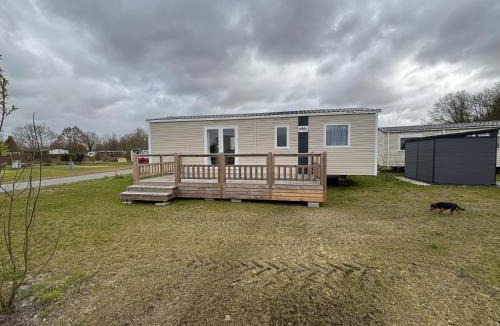 Gasselte Apartment | Chalet Drentse Lente, Gasselte Drenthe 5 personen Gezellig chalet met airco midden in de Drentse natuur, zwembad strand op loopafstand