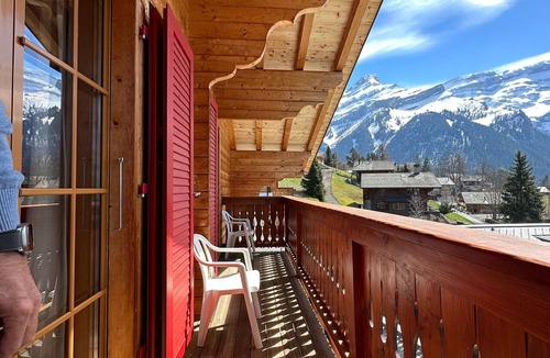 Ormont-Dessus Ski Chalet | Chalet Edelweiss Stunning Glacier View