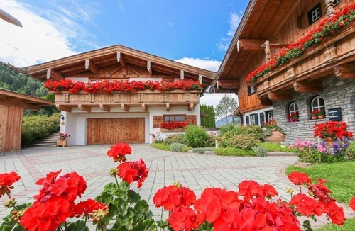 Rain Ski Chalet | Chalet Eder, Austria