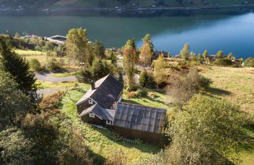 Olden Ski Chalet | Chalet Eiketun by Interhome