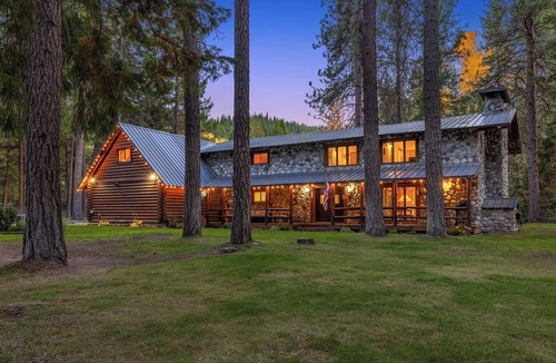 Ardenvoir House | Chalet Ferneau - Riverfront, Sauna, Hot Tub, Ski, Golf, Hike