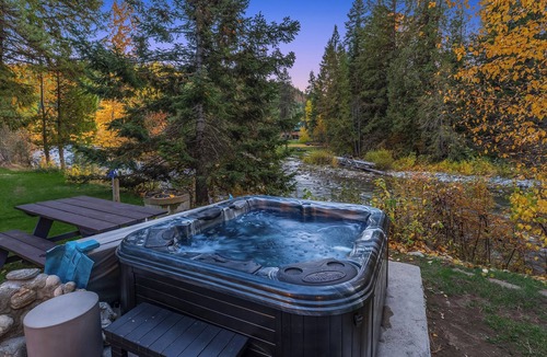 Ardenvoir House | Chalet Ferneau - Riverfront, Sauna, Hot Tub, Ski, Golf, Hike