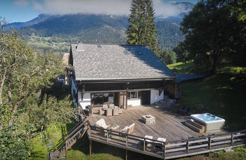 Saint-Jean-dʼAulps Ski Chalet | Chalet Fleur d'Aulps - Secluded holiday for 12 with spa - OVO Network