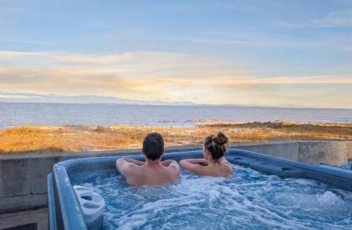 Cap-Saint-Ignace Ski Chalet | Chalet for 6 people - Waterfront - Spa - Fireplace