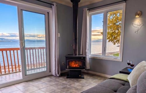 Cap-Saint-Ignace Ski Chalet | Chalet for 6 people - Waterfront - Spa - Fireplace