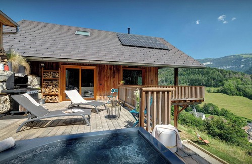 Saint-Pierre-d'Entremont Ski Chalet | Chalet Emeraude des Alpes - peaceful break in the mountains - OVO Network