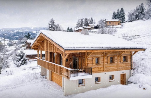 Combloux Ski Chalet | Chalet Galata -Luxury holidays for 12 with sauna and hot tub - OVO Network