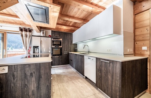 Chatel Ski Chalet | Chalet 'Heidi - Chatel' with Mountain View, Private Terrace and Wi-Fi