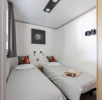 Hasparren Ski Chalet | Chalet ILUNA 2 à 6 pers chambre parentale 2sdb piscine 30 min des plages