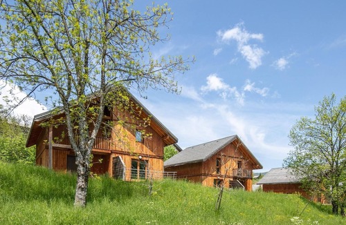 Gresse-en-Vercors Ski Chalet | Chalet in Gresse-en-Vercors near Ski Slopes