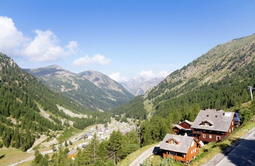 Isola Apartment | Chalet in Isola near Ski Slopes