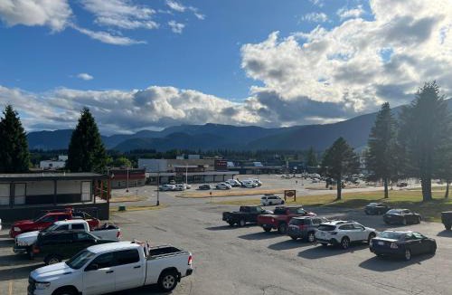 Kitimat Hotel | Chalet Inn