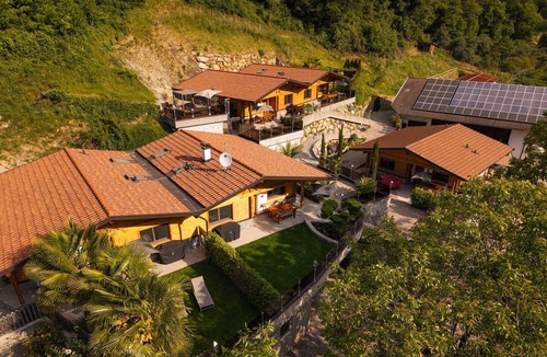 Rifiano House | Chalet Jasmin – Spacious Chalet with Garden and Olive Tree, Ideal for Relaxing Getaways