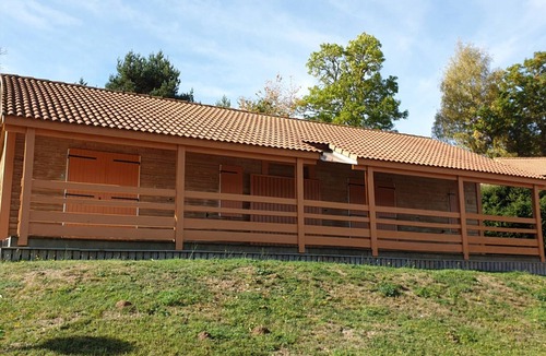 Blavignac Ski Chalet | Chalet Jasmin with Mountain Views, Shared Pool, and Wi-Fi