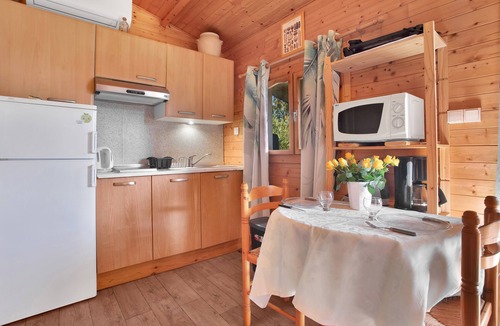 Roquebrune-sur-Argens Ski Chalet | Chalet 'Joli En Bois' with Private Terrace, Wi-Fi & Air Conditioning