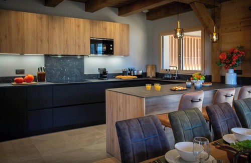 Chatel Ski Chalet | Chalet La Cachette - relaxing stay 10p hot tub and sauna - OVO Network