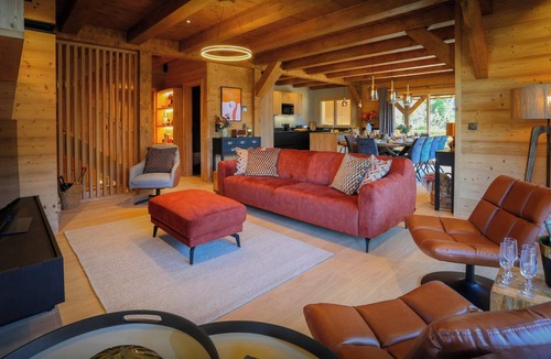 Chatel Ski Chalet | Chalet La Cachette - relaxing stay 10p hot tub and sauna - OVO Network
