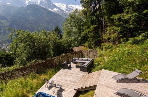 Chamonix City Centre Cottage | Chalet La Source - a self catered chalet that sleeps 8 guests in 4 bedrooms