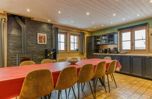 Villard-Reculas Ski Chalet | Chalet 'Le Flocon Grand 4 Étoiles' with Mountain View, Private Terrace and Wi-Fi