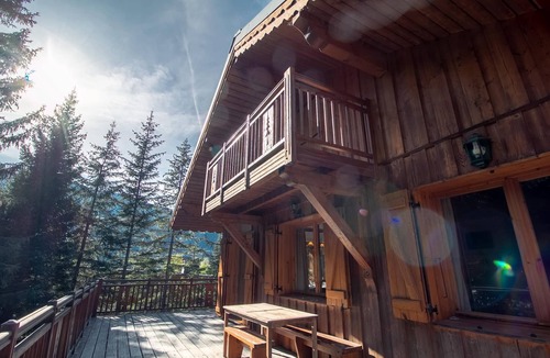 Meribel Ski Chalet | Chalet le France a beautiful detached chalet in the forest