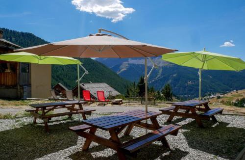 Molines-en-Queyras Hostel | Chalet le Genepy with amazing views!