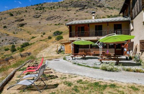 Molines-en-Queyras Hostel | Chalet le Genepy with amazing views!