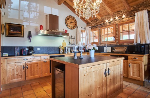 La Joue du Loup Ski Chalet | Chalet 'Le Grand Cerf' with Private Terrace and Wi-Fi