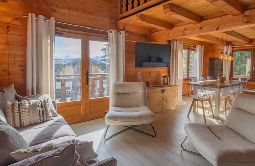 Les Saisies Ski Chalet | Chalet 'Le Grenier' with Mountain View, Private Garden and Wi-Fi