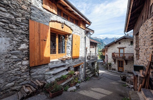 Saint-Bon-Tarentaise Ski Chalet | Chalet 'Le Persan Courchevel 10 Pl' with Mountain View and Wi-Fi