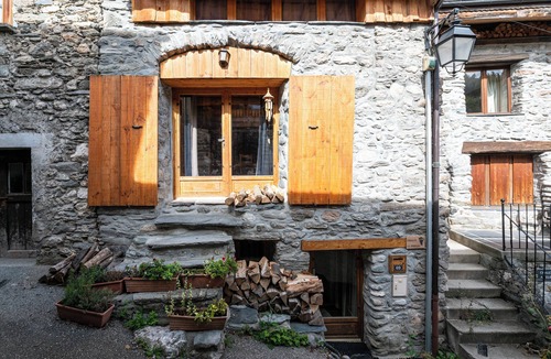 Saint-Bon-Tarentaise Ski Chalet | Chalet 'Le Persan Courchevel 10 Pl' with Mountain View and Wi-Fi