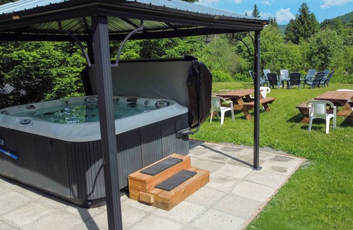 Saint-Faustin-Lac-Carre Ski Chalet | Chalet Le Vert | Spa & BBQ | AC | Fireplace & Fire pit | Royal Laurentien Golf