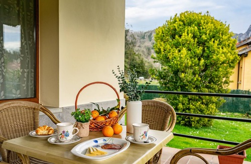 San Juan de Parres Apartment | Chalet 'Les Cuartes 3' with Mountain Views, Private Terrace and Private Garden