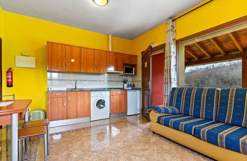 San Juan de Parres Apartment | Chalet 'Les Cuartes 2' with Mountain Views, Private Terrace and Private Garden