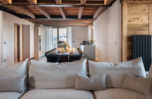 Gerdaz Ski Chalet | Chalet Les Fleurs - Scenic Alpine Retreat with private wellness area and breathtaking views over the Pila valley