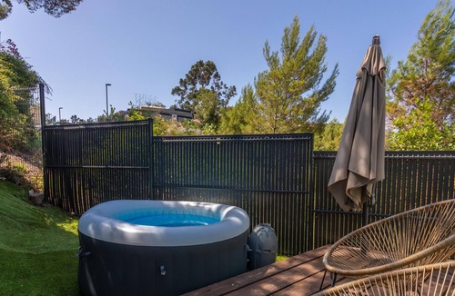Saint-Raphael Cabin | Chalet 'Les Messugues' with Private Terrace, Wi-Fi and Air Conditioning