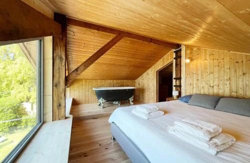 Angon Ski Chalet | Chalet les pieds dans l'eau avec accès direct au Lac d'Annecy