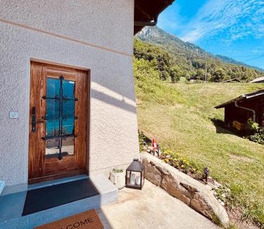 Niederried bei Interlaken Ski Chalet | Chalet Luna - Authentic Swiss Chalet by Lake Brienz