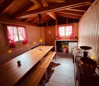 Niederried bei Interlaken Ski Chalet | Chalet Luna - Authentic Swiss Chalet by Lake Brienz