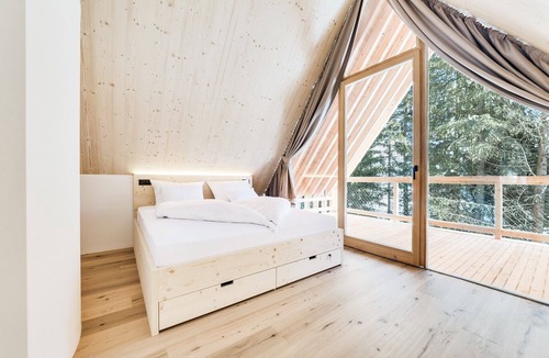 Maranza Ski Chalet | Chalet 'Mitteregge' with Mountain View, Shared Garden and Wi-Fi