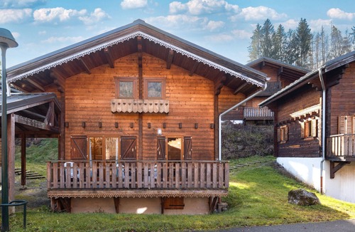 Morillon Ski Chalet | Chalet 'Morillon 4-6 Pers- Immoclean' with Mountain View, Shared Garden and Balcony