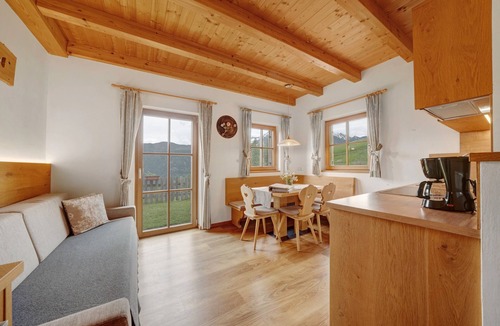 Ultimo Ski Chalet | Chalet 'Niederhaushof Edelweiß' with Mountain View, Private Garden and Wi-Fi