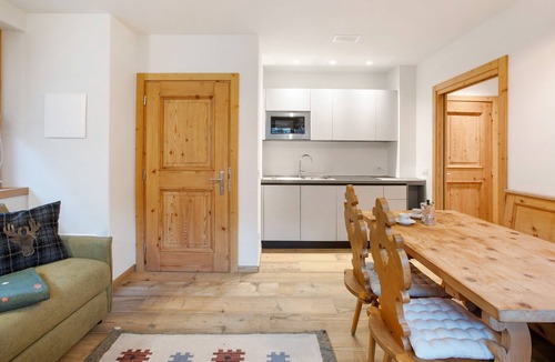 Valtellina Ski Chalet | Chalet 'Pieri - Appartamento Temelin' with Mountain View and Wi-Fi