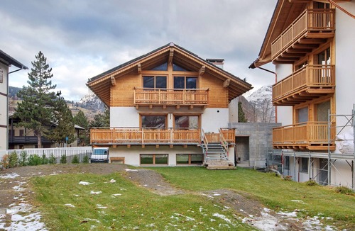 Valtellina Ski Chalet | Chalet 'Pieri - Appartamento Temelin' with Mountain View and Wi-Fi