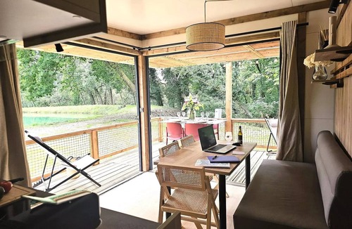 Douville Ski Chalet | Chalet Premium double exposure facing the pond 5 persons